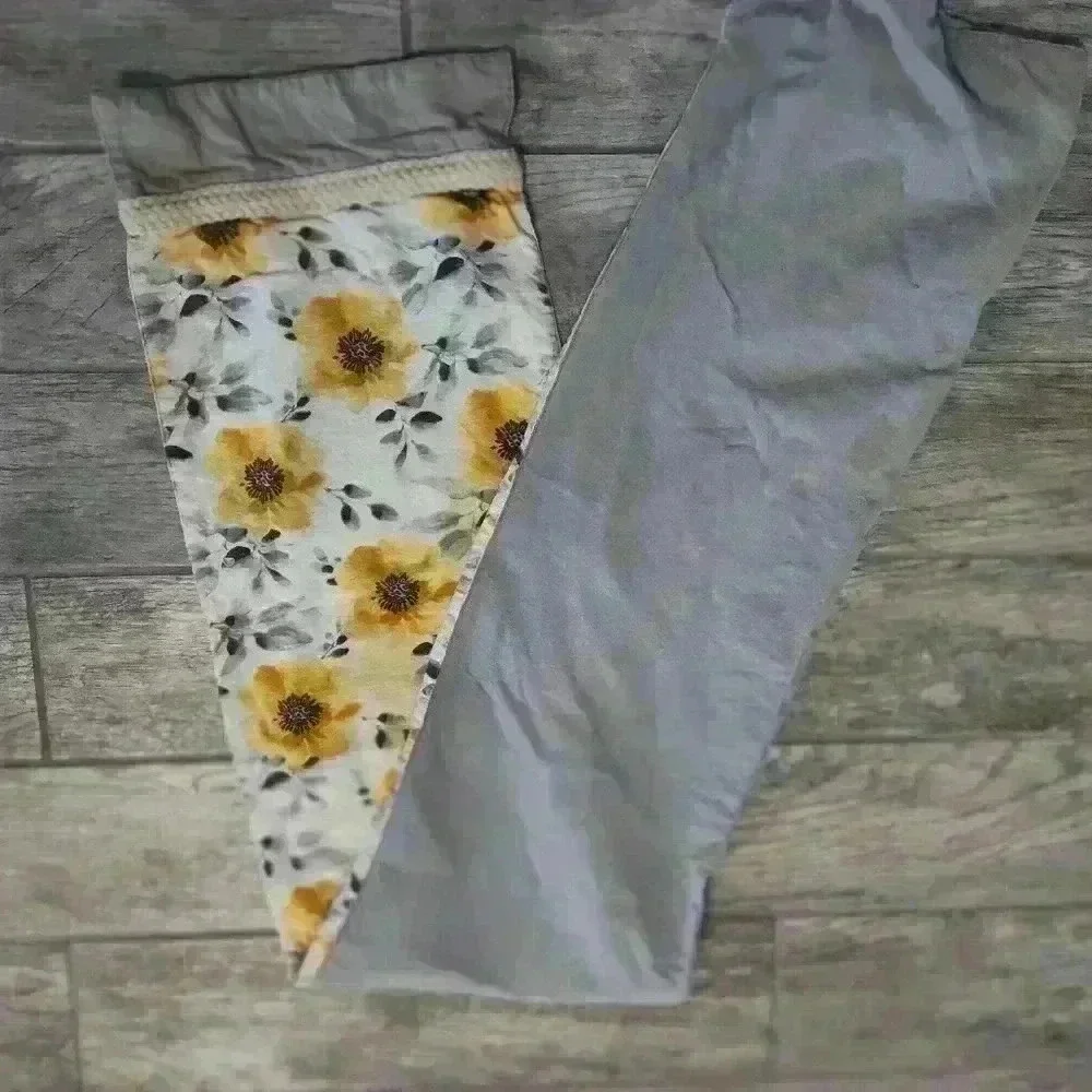 Table runner grey yellow and white